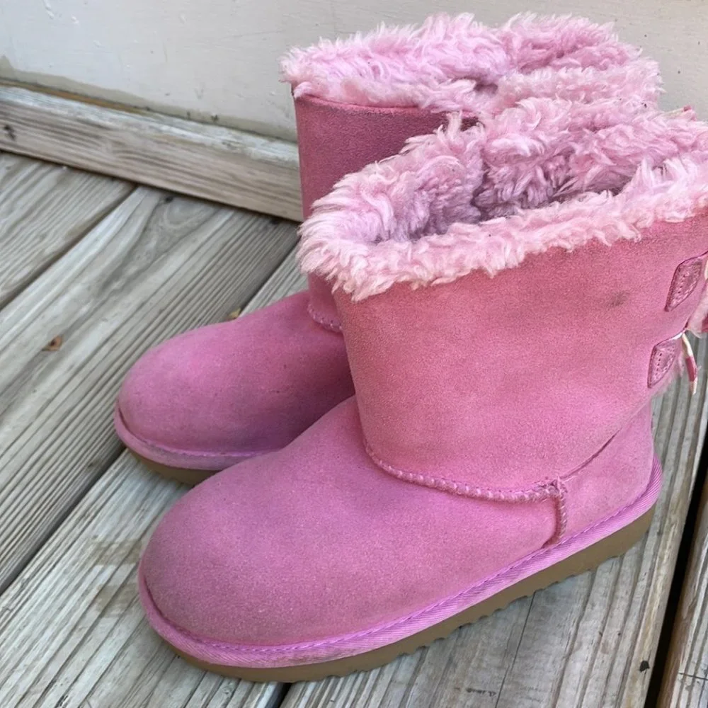UGG Girls Bailey Bow II PInk Suede Sheepskin Boots Size 3